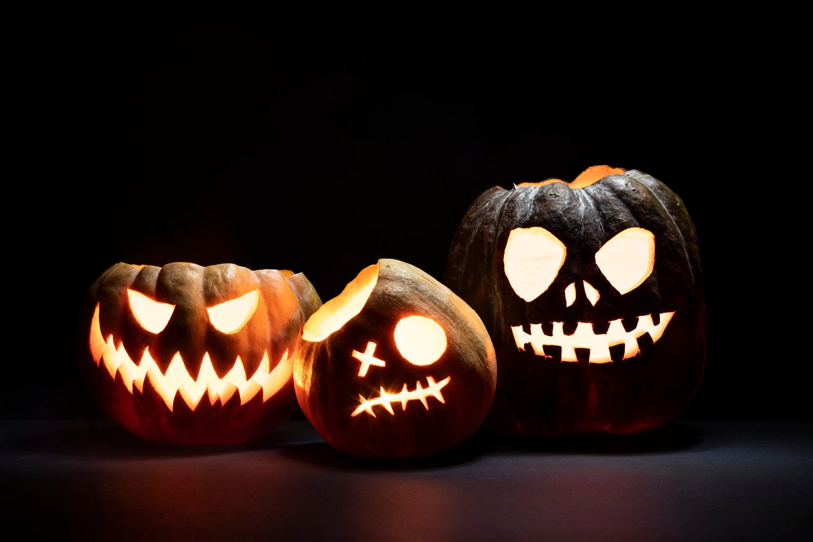 varios-espeluznantes-tallados-de-calabazas-de-halloween